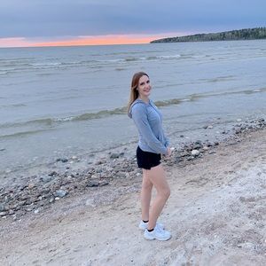 Meet your Posher, Candace